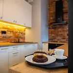 아파트 Chic In Historic Koneser Area 바르샤바