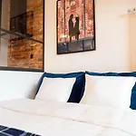 Chic In Historic Koneser Area 아파트