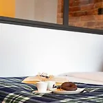 Chic In Historic Koneser Area 아파트