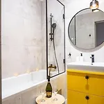 아파트 Chic In Historic Koneser Area