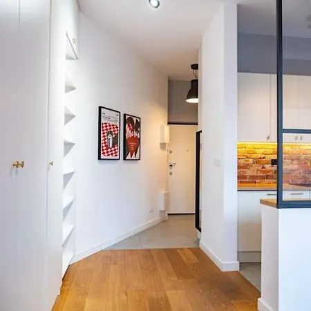 Chic In Historic Koneser Area ורשה