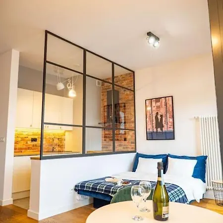 Apartment Chic In Historic Koneser Area *