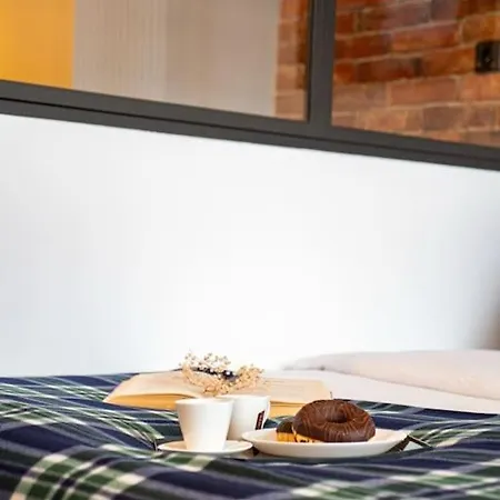 Chic In Historic Koneser Area דירה