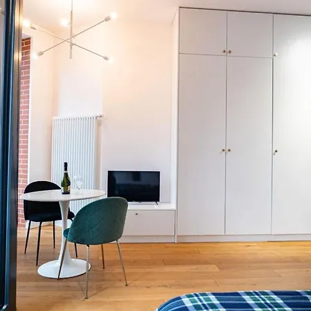 Chic In Historic Koneser Area דירה *