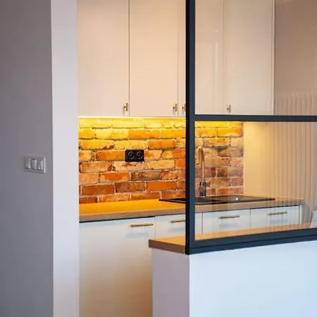 Apartment Chic In Historic Koneser Area Warsaw
