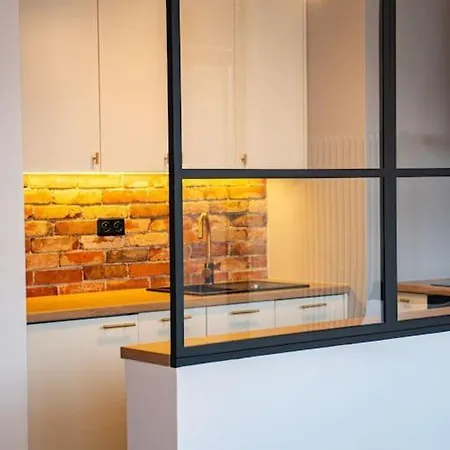 Chic In Historic Koneser Area דירה *