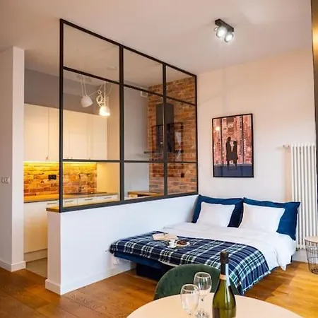 Apartment Chic In Historic Koneser Area Warsaw
