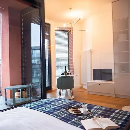 Chic In Historic Koneser Area *