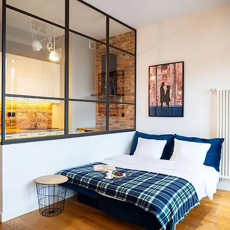 Апартаменты Chic In Historic Koneser Area