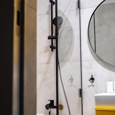 דירה Chic In Historic Koneser Area ורשה