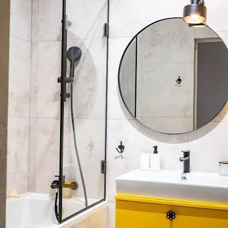 Chic In Historic Koneser Area Апартаменты *