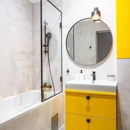 Apartment Chic In Historic Koneser Area