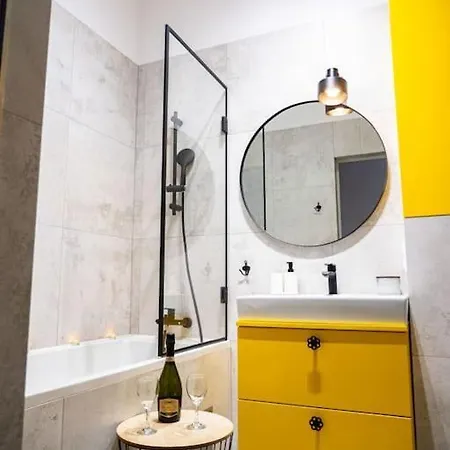 Chic In Historic Koneser Area Апартаменты Варшава