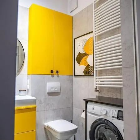 Apartment Chic In Historic Koneser Area