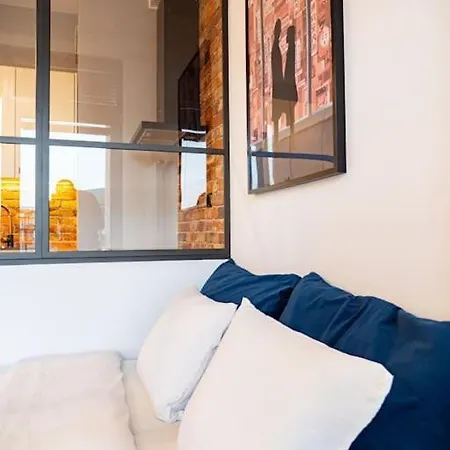 Chic In Historic Koneser Area *