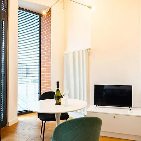 Chic In Historic Koneser Area דירה *