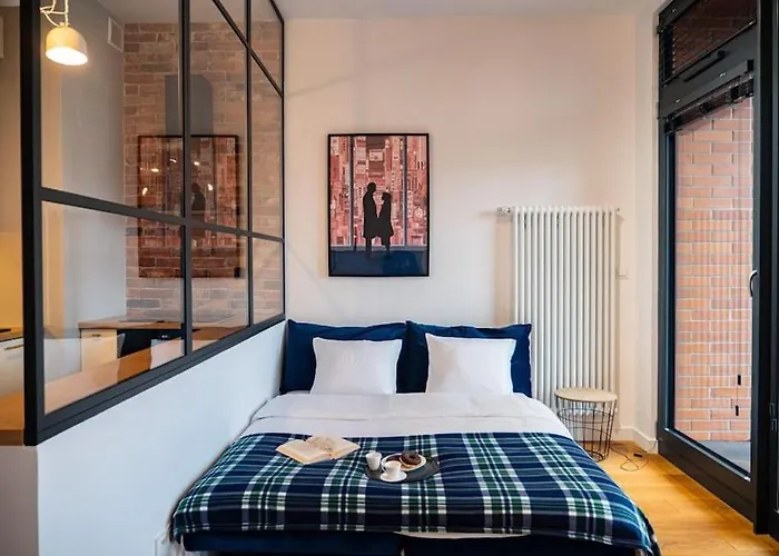 Chic In Historic Koneser Area *