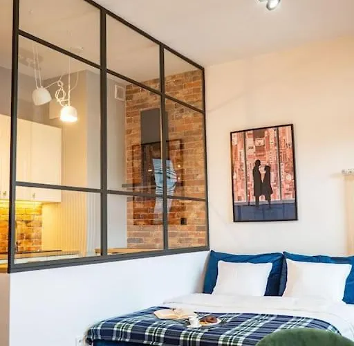 Chic In Historic Koneser Area *