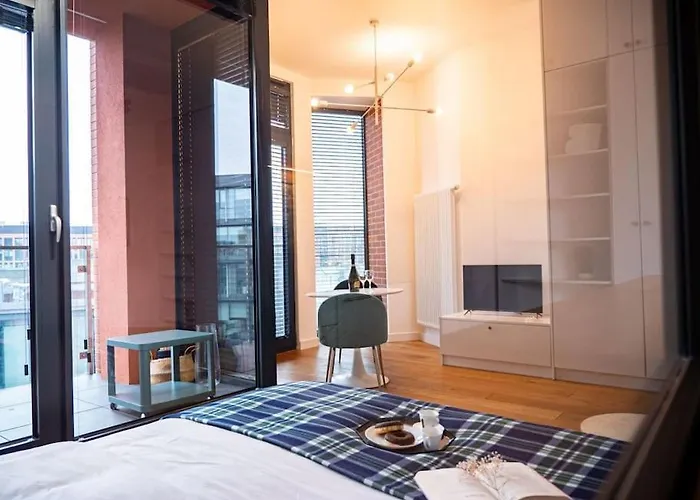 Chic In Historic Koneser Area *