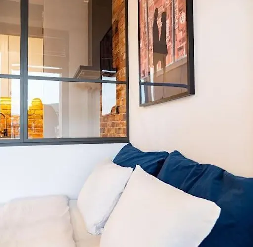 Chic In Historic Koneser Area *