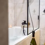Апартаменты Chic In Historic Koneser Area *